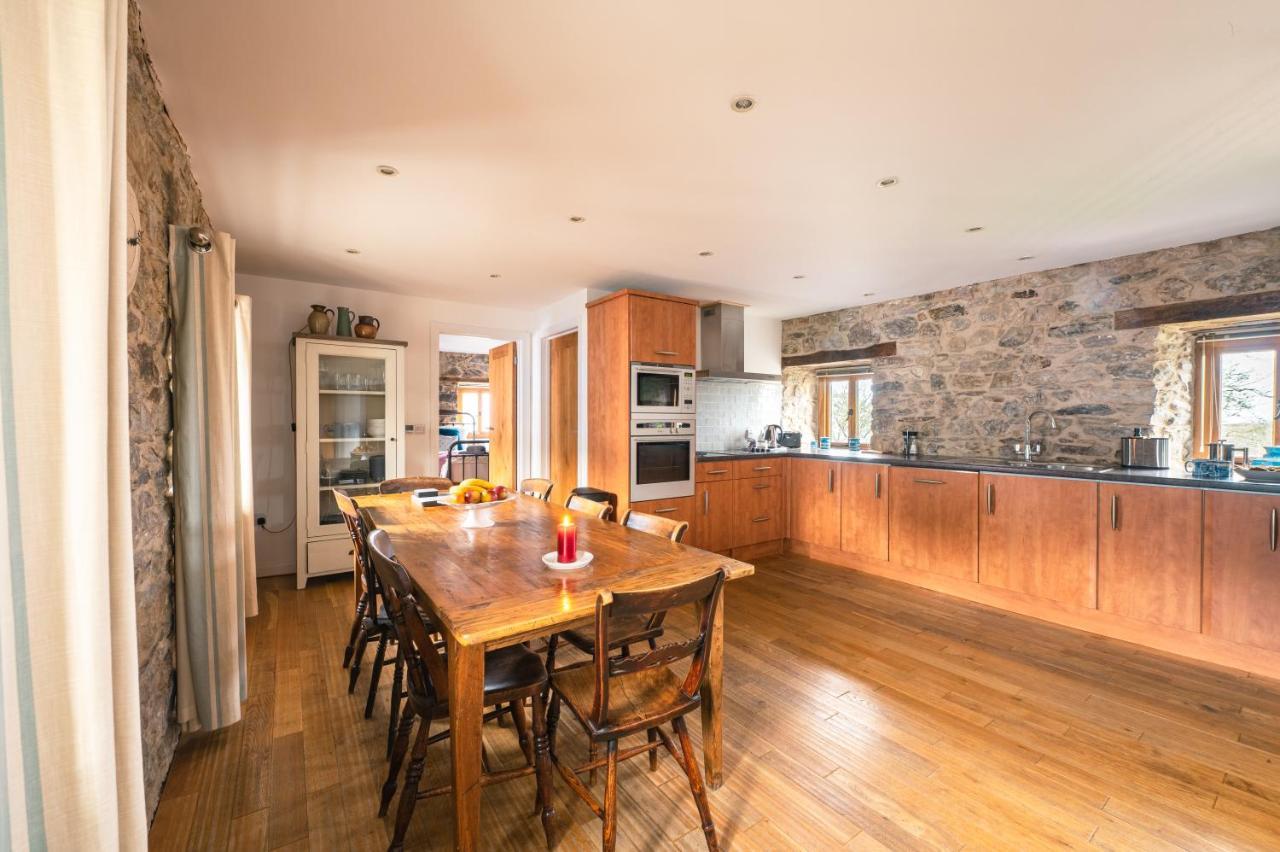 Stunning Converted Granary In Heart Of St Davids Bagian luar foto