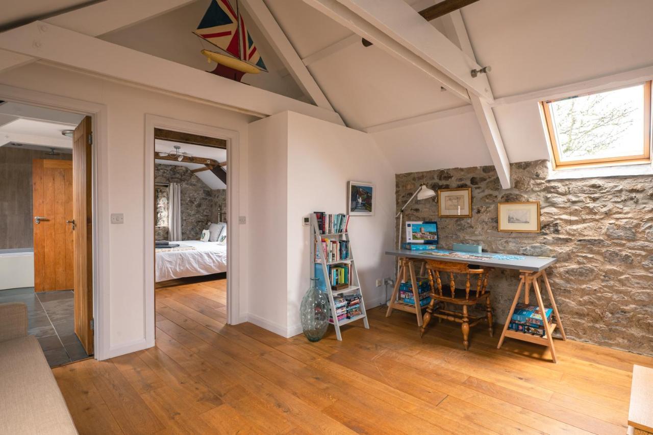 Stunning Converted Granary In Heart Of St Davids Bagian luar foto