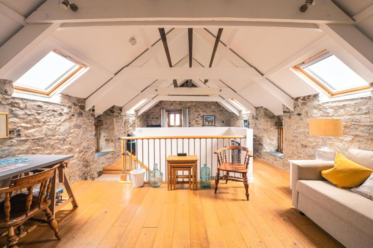 Stunning Converted Granary In Heart Of St Davids Bagian luar foto
