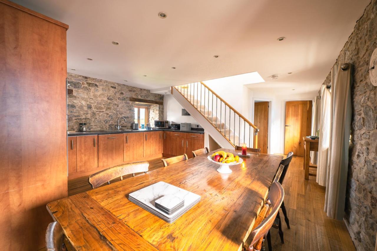 Stunning Converted Granary In Heart Of St Davids Bagian luar foto