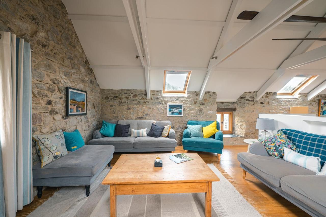 Stunning Converted Granary In Heart Of St Davids Bagian luar foto