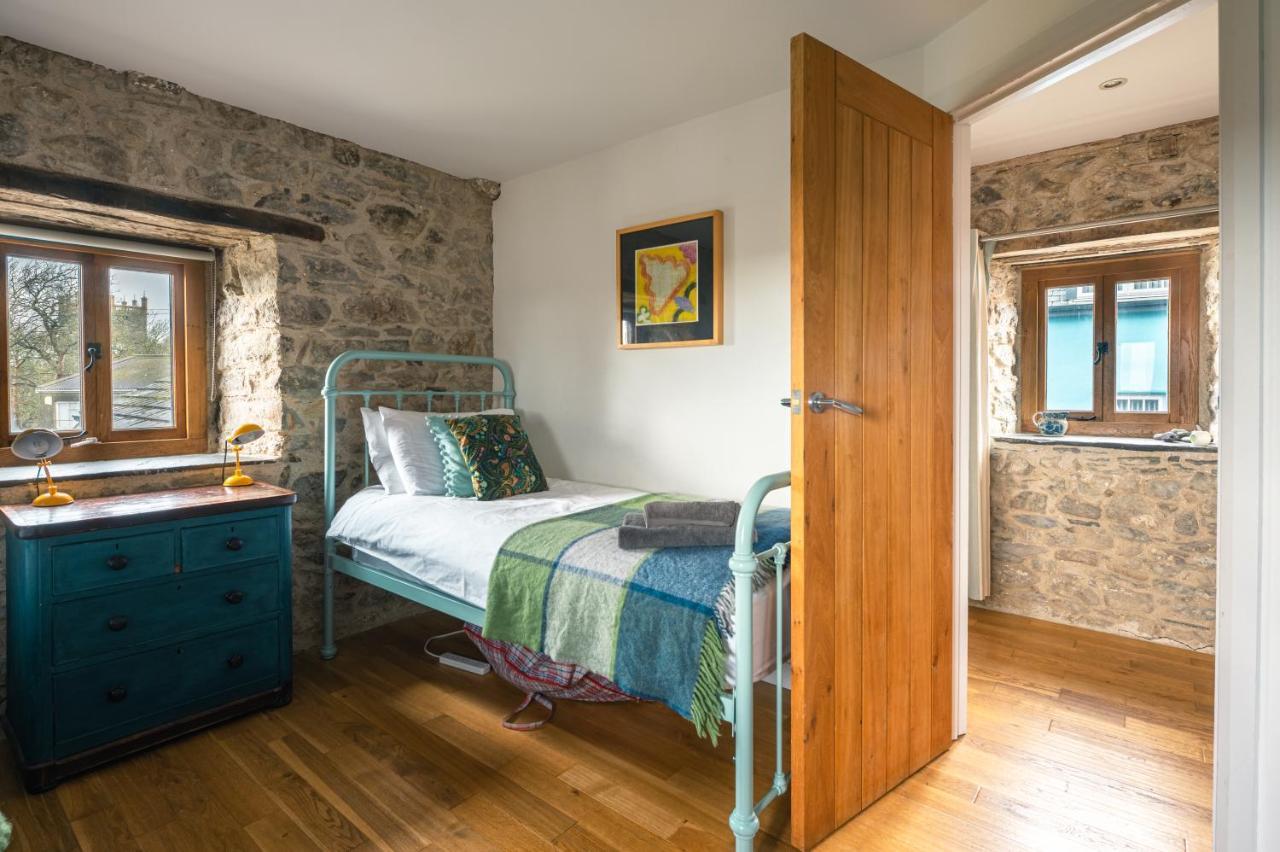 Stunning Converted Granary In Heart Of St Davids Bagian luar foto