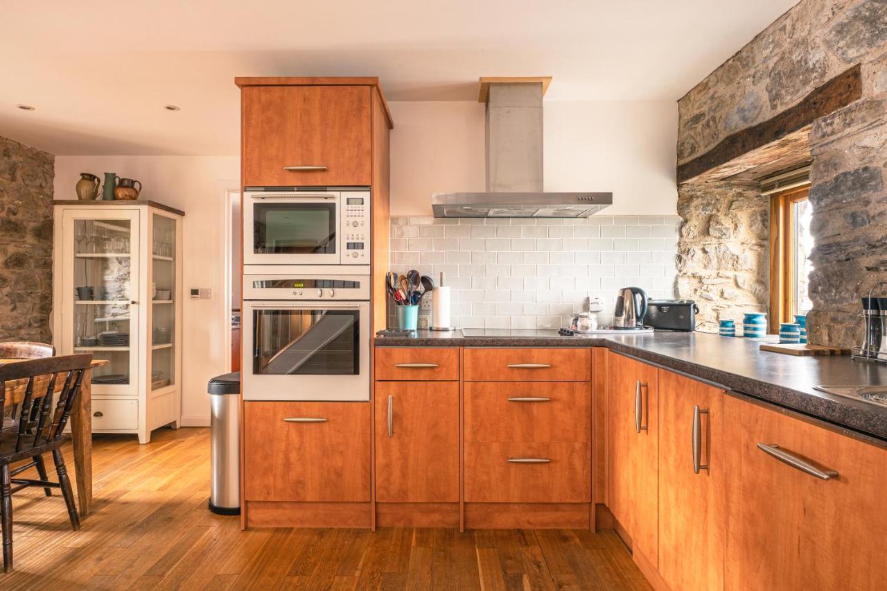 Stunning Converted Granary In Heart Of St Davids Bagian luar foto
