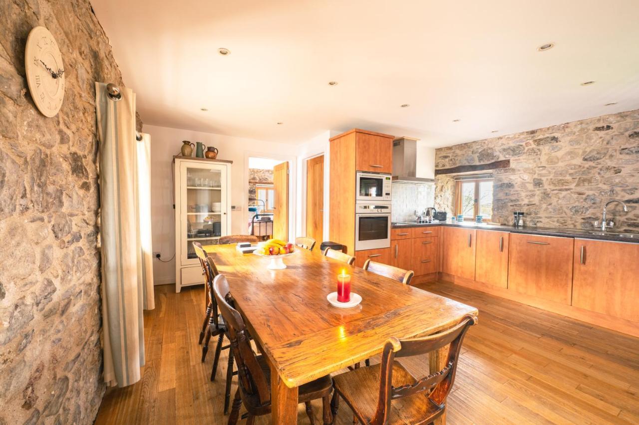 Stunning Converted Granary In Heart Of St Davids Bagian luar foto