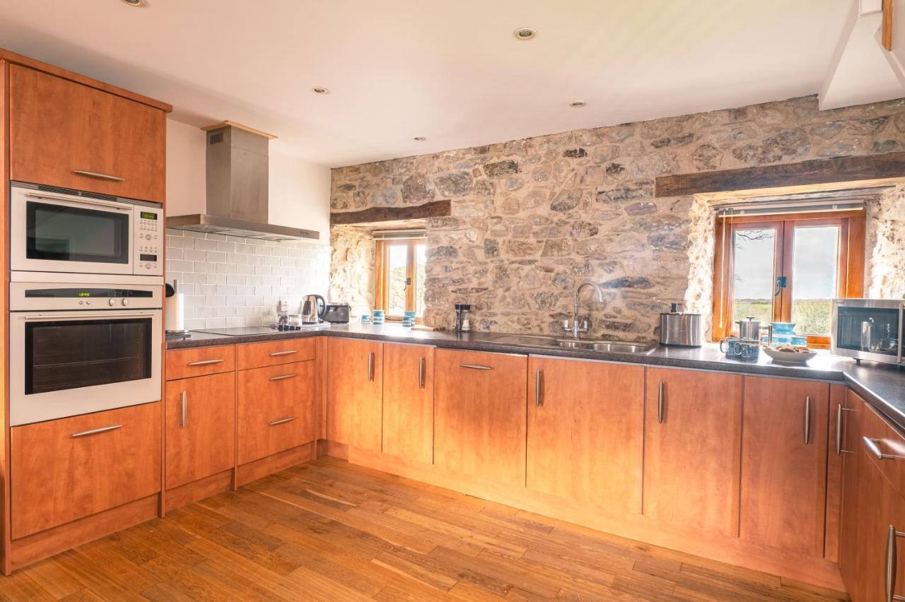 Stunning Converted Granary In Heart Of St Davids Bagian luar foto