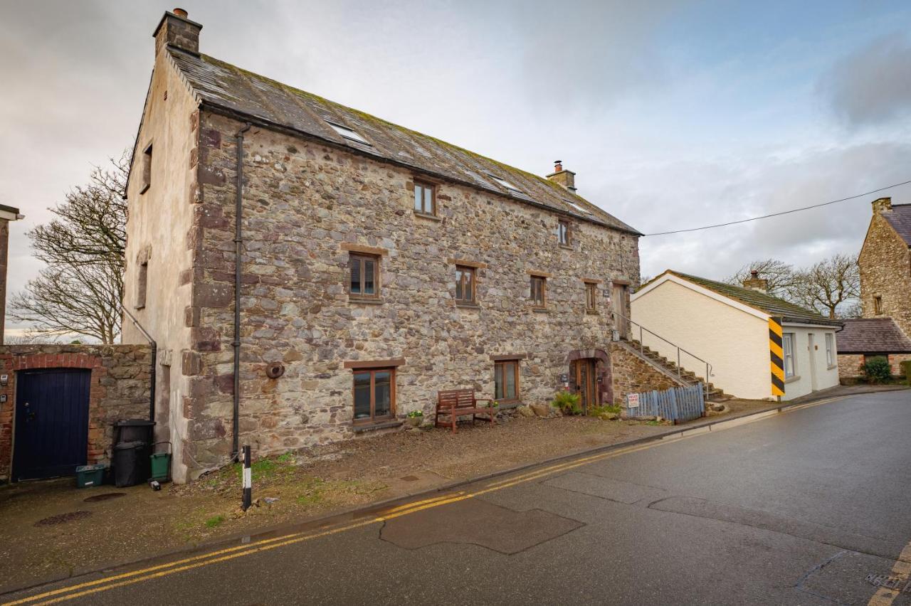 Stunning Converted Granary In Heart Of St Davids Bagian luar foto