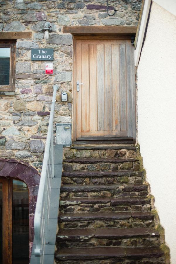 Stunning Converted Granary In Heart Of St Davids Bagian luar foto